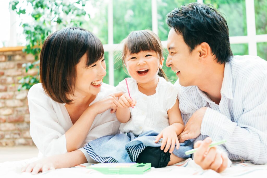 笑顔の親子