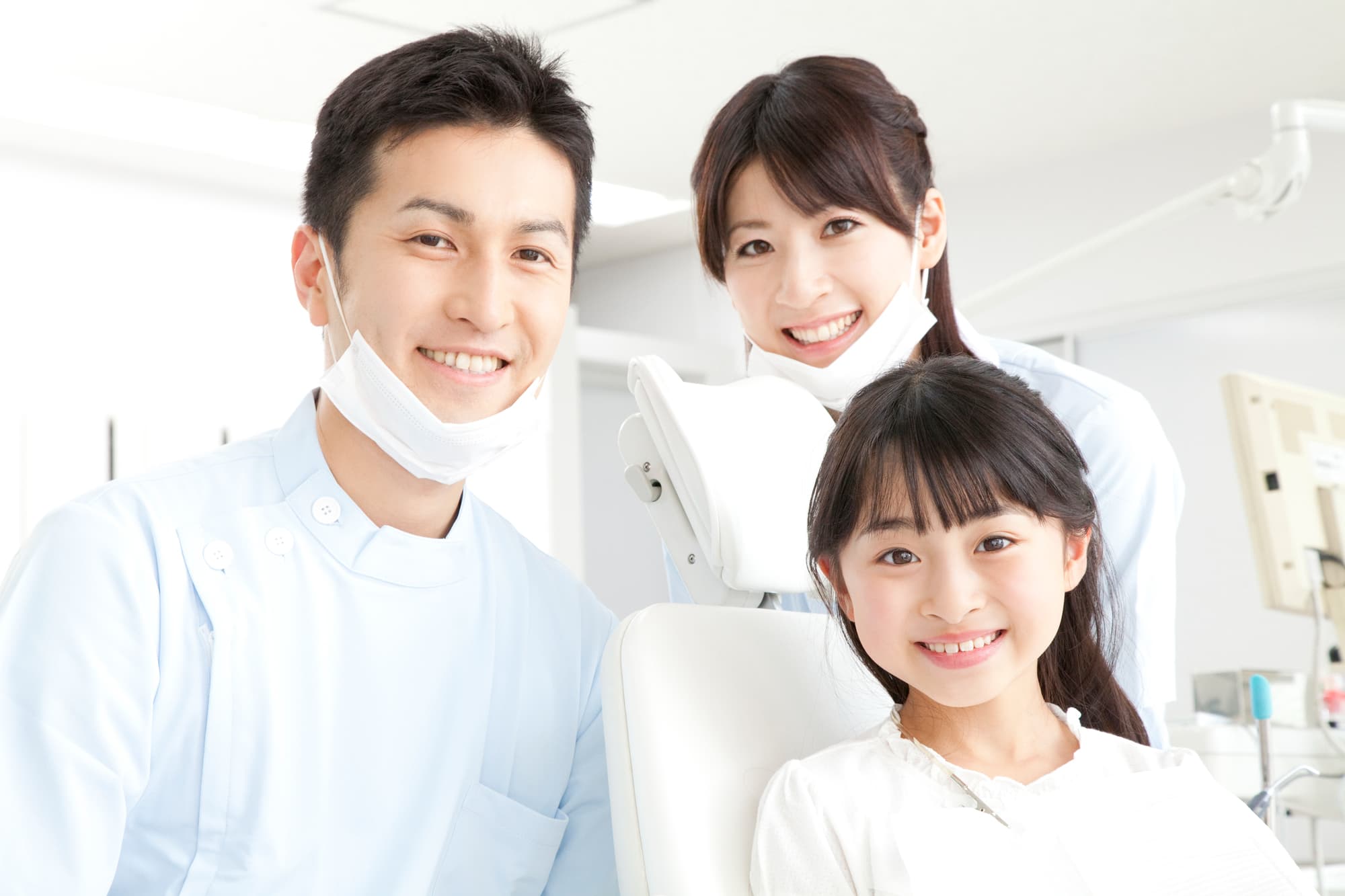 子どもと歯科医師と歯科衛生士