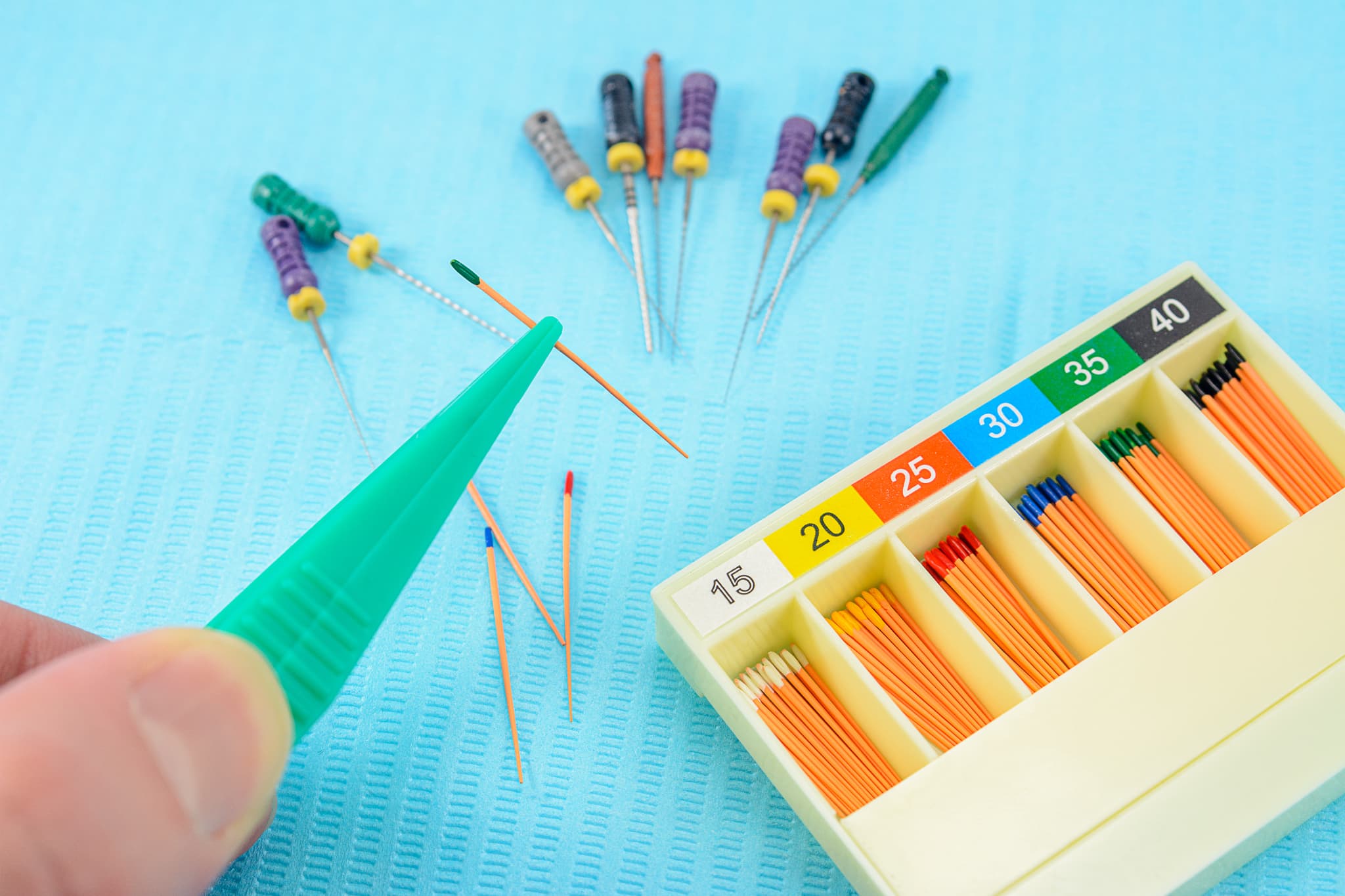 根管治療の器具と根管充填剤