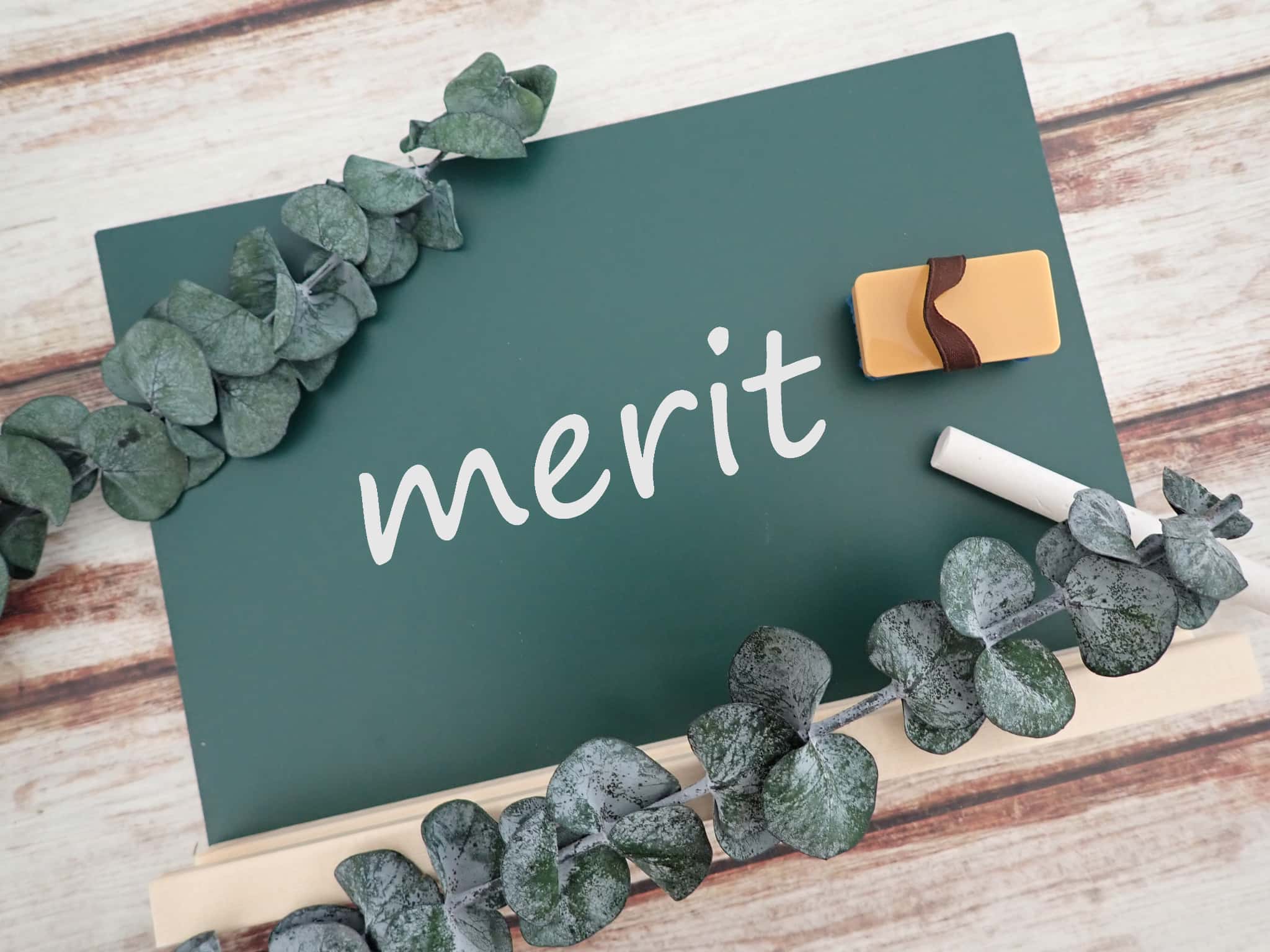 自費の入れ歯を選択するメリットを説明するイメージ