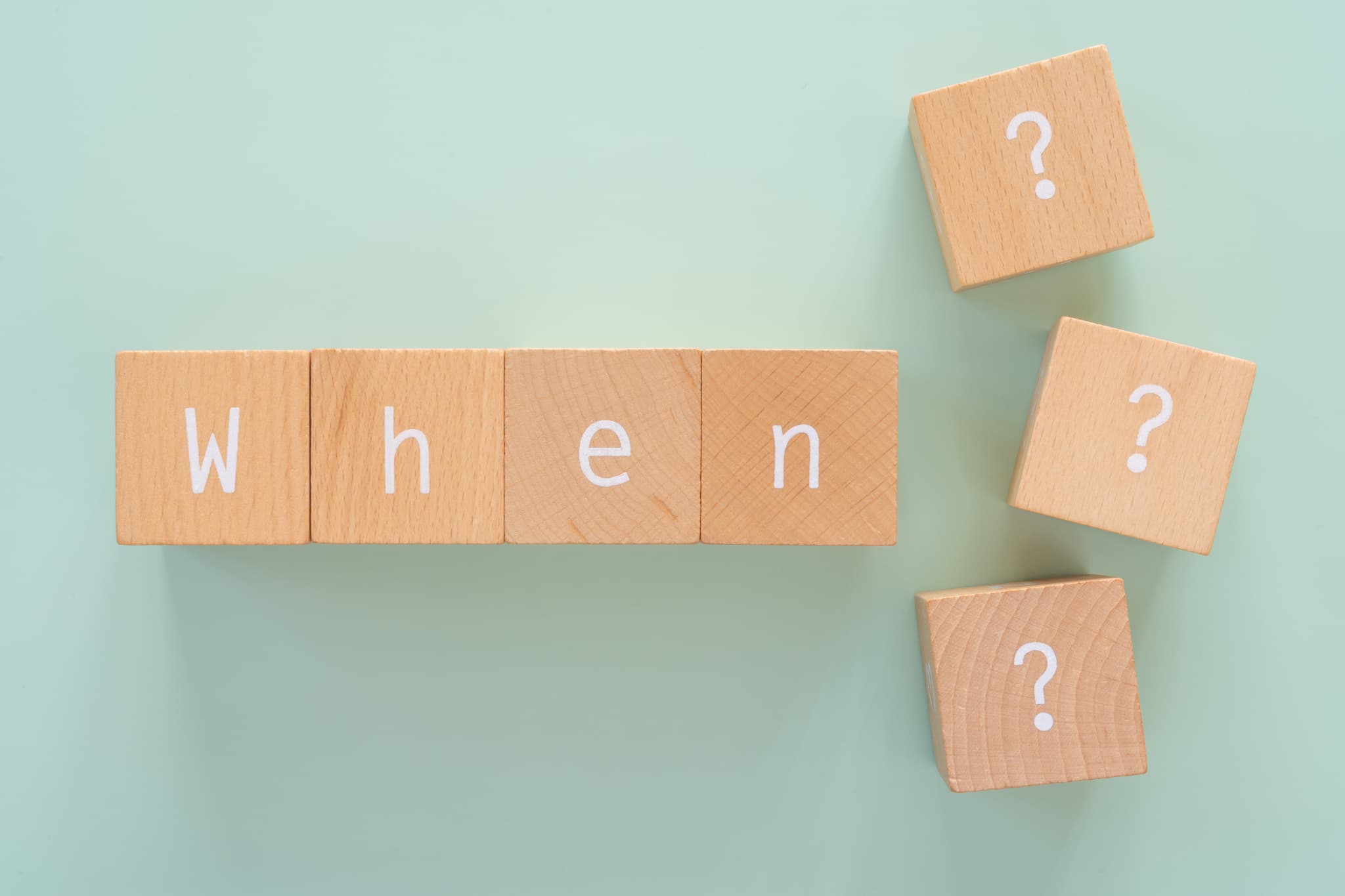 子どもの矯正を検討するタイミングについて説明するイメージ