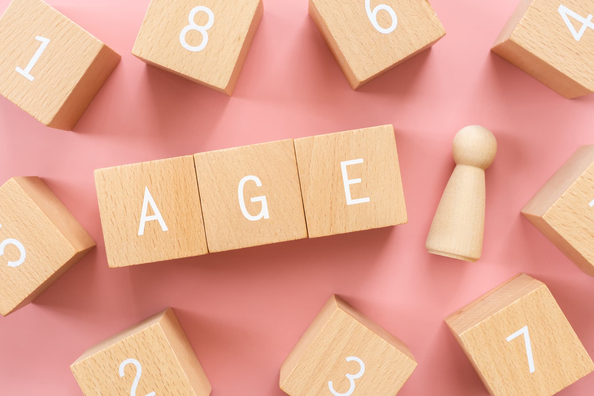 親知らずはいつごろ生えてくるのか説明するイメージ