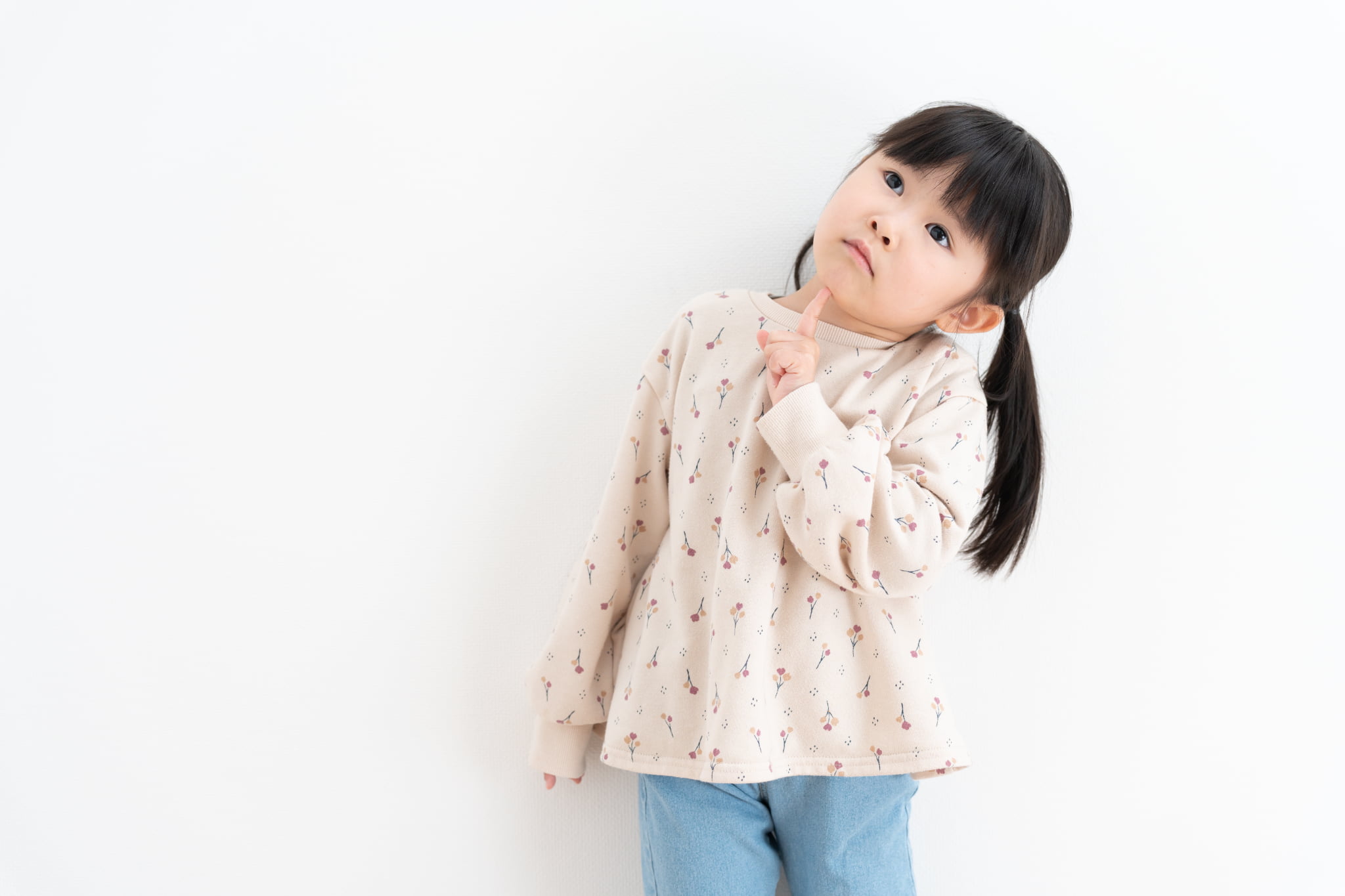 小児の矯正治療は何歳から受けられるか考える子ども